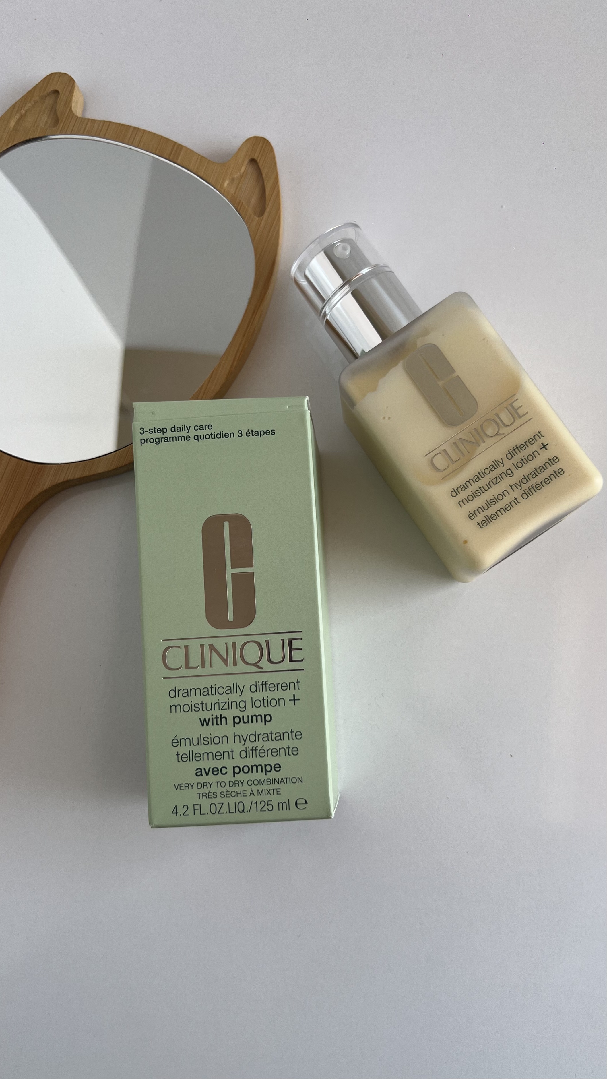 ابرسان مرطوب کننده درماتیکالی کلینیک